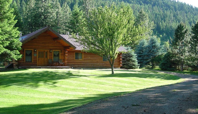 Quintessential Riverfront Montana Log Home Experience