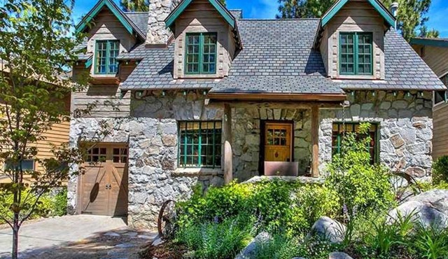Quintessential Tahoe Cabin, Private beach, kayaks, Max Occ 4 adults 2 kids