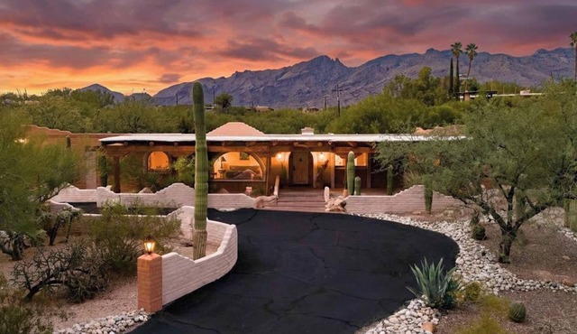 Quintessential Tucson Foothills Retreat with pool