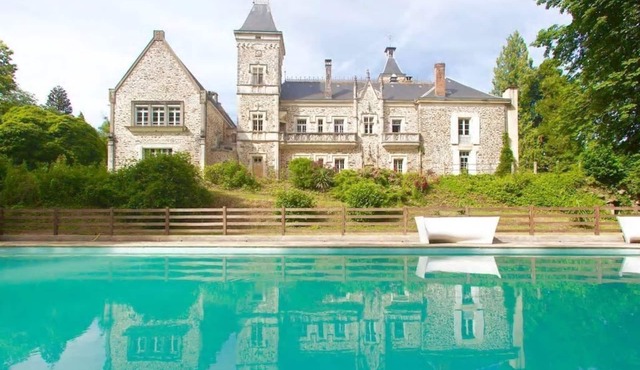 Quirky and Luxurious - Chateau d'Oche South Wing Gite