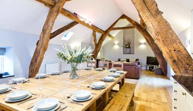 Quirky barn conversion, sleeps 8 in 4 bedrooms, near to the High Peak Trail.
