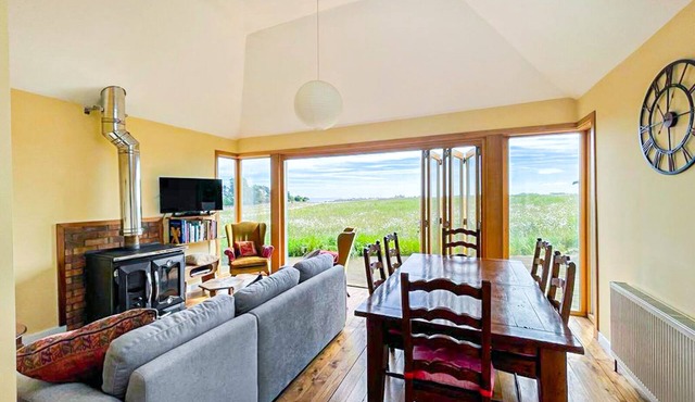 Quirky, Cosy 3BR Cottage w/Patio in Canty Bay