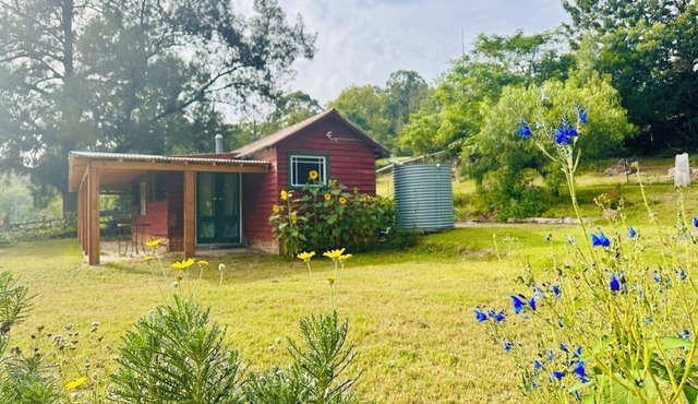 Quirky Country Cottage at Wollombi, 2hrs from Sydney CBD in the Hunter Valley.