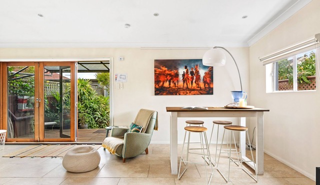 Quirky Marrickville 1-Bed with Courtyard by Shops