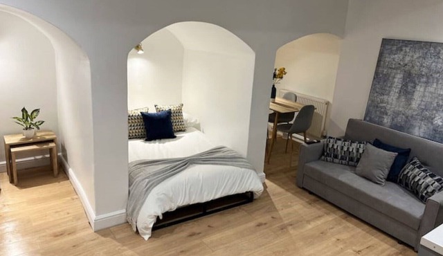 Quirky studio flat in London