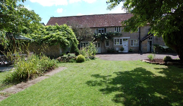 QUIST COTTAGE, pet friendly, country holiday cottage in Ilminster