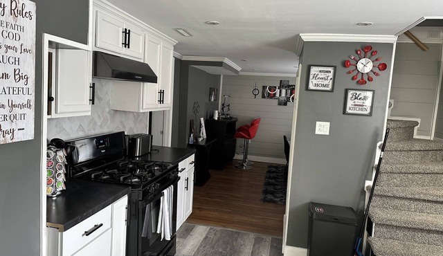 Quite and Peaceful Modern Home Away From Home in the Mountain State!