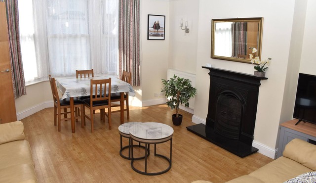 Quite Central Richmond Apartment, Sleeps 3