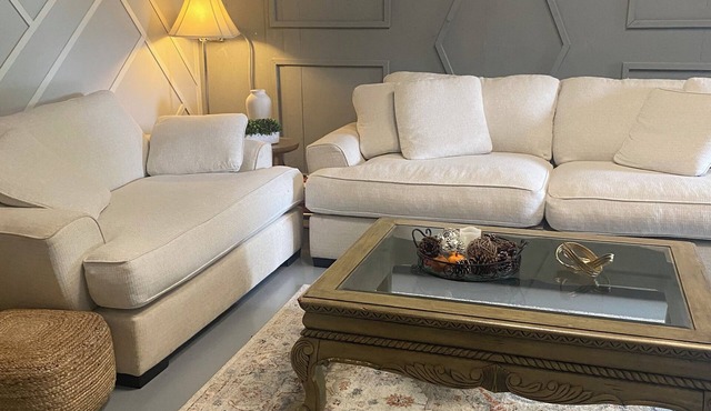 Quite Charming lake carriage house on lovely Jackson lake in Covington Georgia.