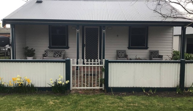 Quite cosy Cottage close to Port. Pet friendly