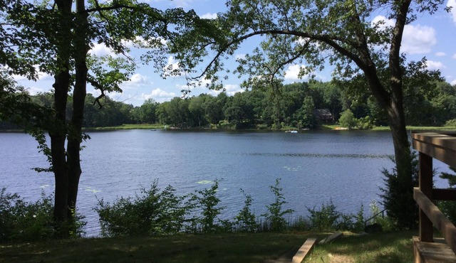 Quite Cottage on Private Lake w/Fishing Boat Included!