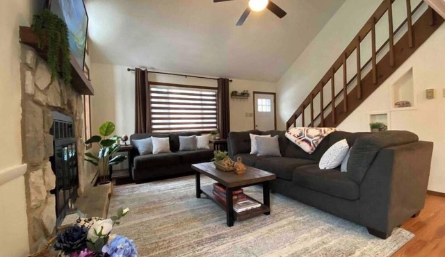 Quite Family Ski Cabin w/Bonus BR. Wet Bar, Pool Table and Foosball Table