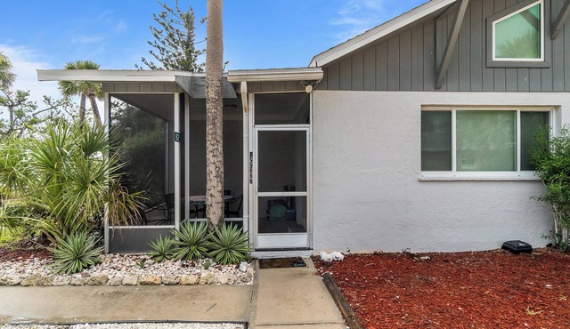 quite newly refurbished Cottage walking distance to beach small complex
