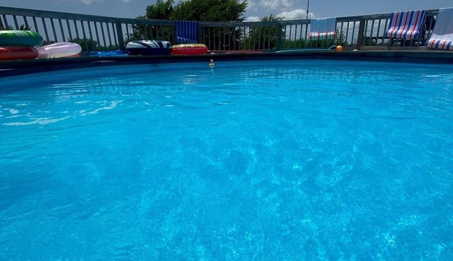 Quite peaceful cabin resort with pool and BBQ area with firepit!