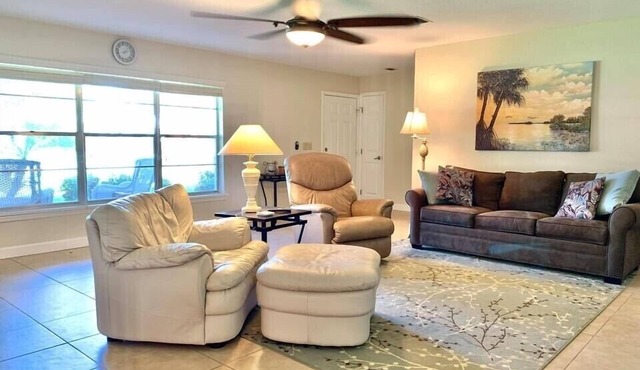 Quite private lake neighborhood! Fish, Golf, 18 mi to Sebring Intl Raceway.