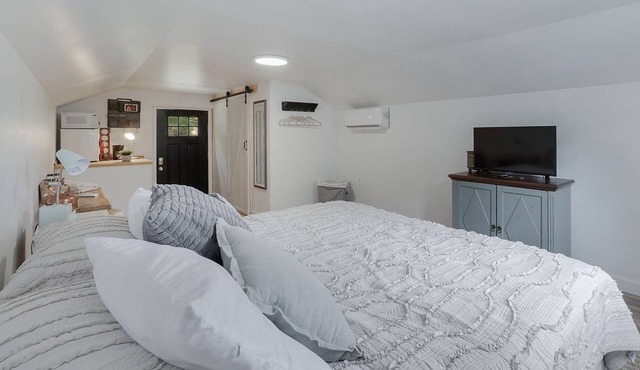 Quite Quaint & Tranquil Studio Apartment