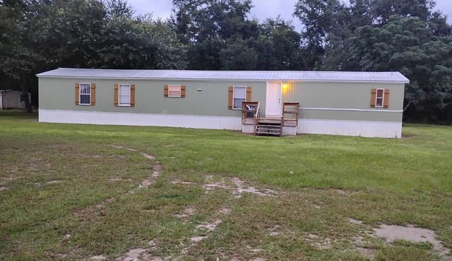 Quite, restful 3 bedroom 2 bathroom trailer with lots of elbow room.