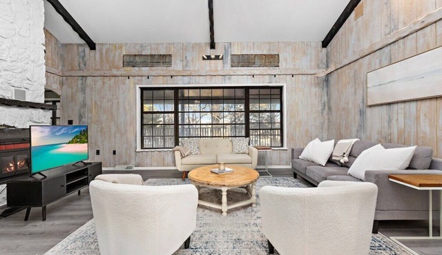 Quivira · *2 Living Rooms | Patio w/Seating | Bar Area*