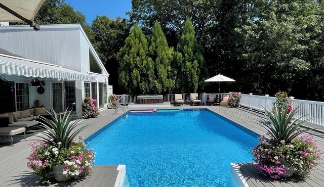 Quogue Village Contemporary with Pool, Spa & Tennis