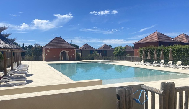 Résidence Claire Rive. Appartement Avec Piscine à 25km de Cahors