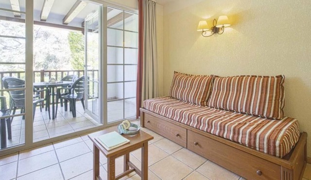 Résidence Pierre & Vacances Le Parc d'Arradoy*** - Apartment for 5 people - 1 bedroom - Terrace or balcony