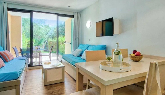 Résidence Pierre & Vacances Les Parcs de Grimaud*** - Studio for 4 people - 1 sleeping area - Terrace or balcony