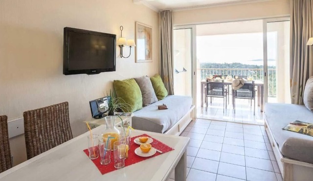Résidence Pierre & Vacances Les Restanques du Golfe de Saint Tropez - Apartment for 7 people - 1 bedroom + 1 sleeping area - Terrace or balcony