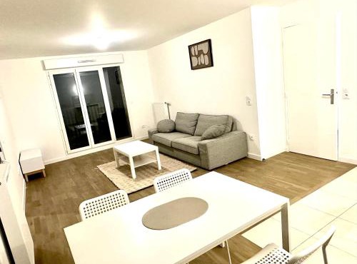Réf A Chambre à 6 min de Disneyland Paris dans un grand appartement partagé
