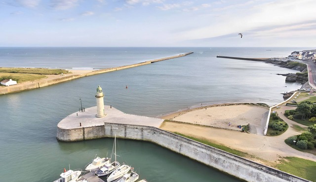 “Résidence de la Plage” Apartment with Private Terrace and Balcony