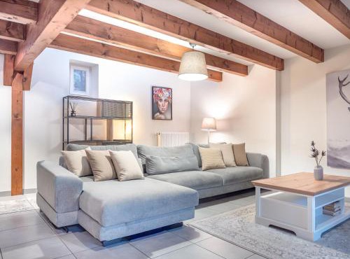 Résidence de 80 m2 avec balcon & cour alsacienne - début Route des Vins