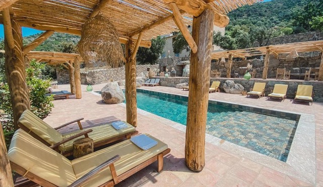 Résidence de Luxe 4 étoiles à Pietralba, 4 logements piscine chauffée BALAGNE