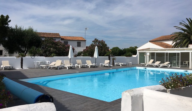 Rétaise *** House in beautiful beachfront pool, heated pool