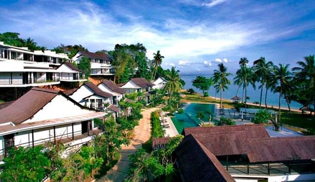 R 1152 Ajisaka’s Tirta Premier With Break Fast, Swimming Pool for children & Boat Trips