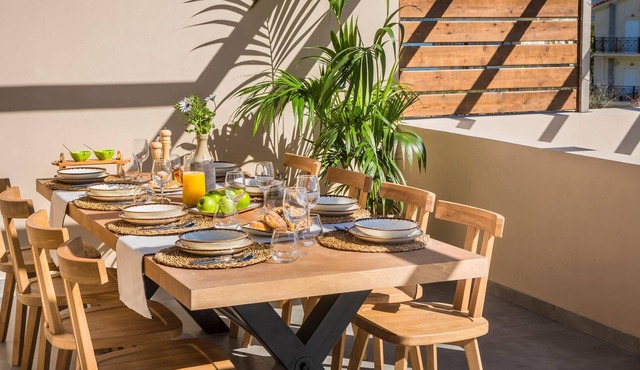 R 1481 Petani K5 with Garden View, Sea view & Soundproof Windows.