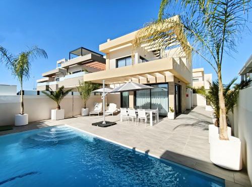 R-40-1 Nice Holiday Villa with pool