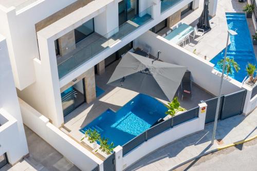 R-40-B Luxury Pool