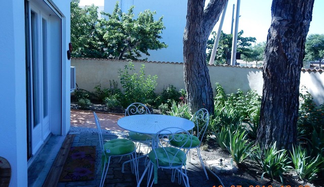 R C In a villa - Between the Rhone and the Sea