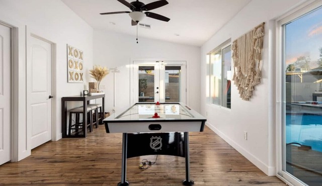 R House Retreat: w/Hot Tub, Pool, Air Hockey, 5BR