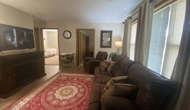 R Place - Peaceful and quiet apartment! nEasy access to all surrounding area.