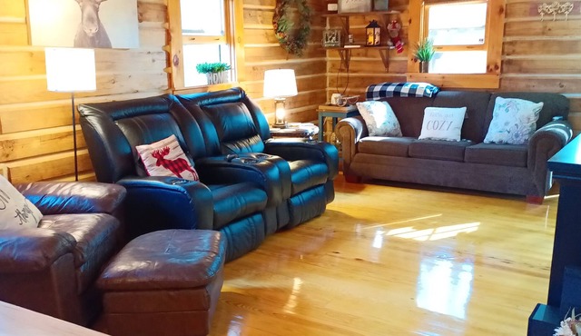 R&R cabin, bullfrog hot tub w/ gazebo wifi, Patoka Pass, minutes to park entranc
