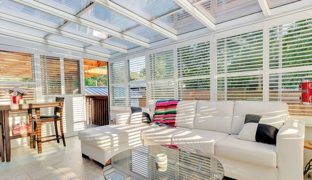 R&R Heaven See fall colorsnSunroom n Hottub
