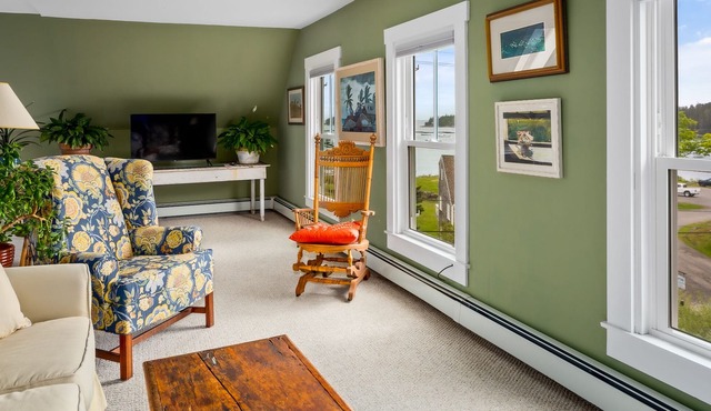 R&R in MAINE Harbor Lookout on Tenants Harbor OPEN All Year