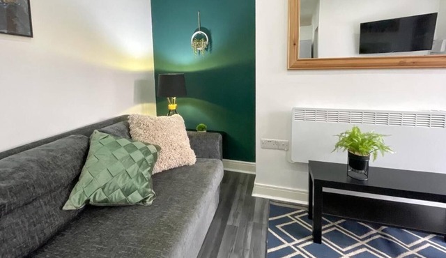 R&R in Withington (2Bedrms, 5 beds, Free Parking)