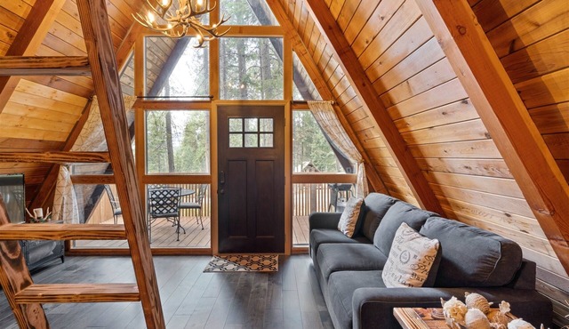 R&R Retreat - Intimate, Quaint and Cozy A-Frame
