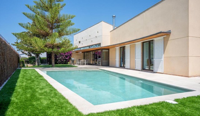 R106 Deluxe villa in Roda de Bara
