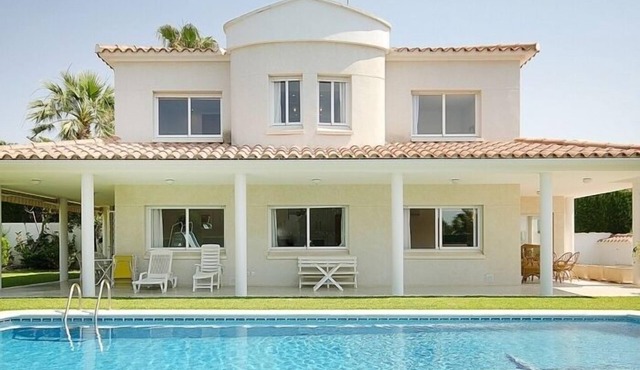 R11 Villa Blanca Calafell