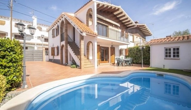 R145 Villa en Roda de Bera