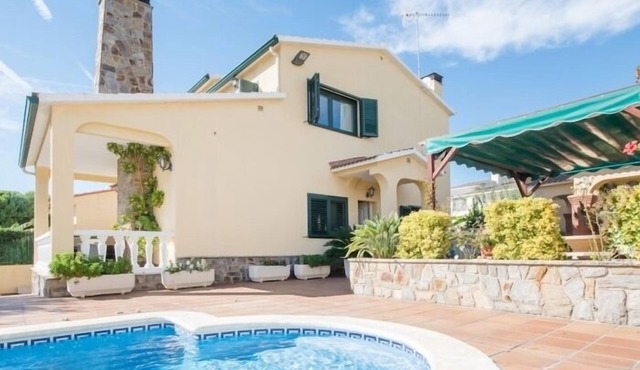 R15 Villa Marinada