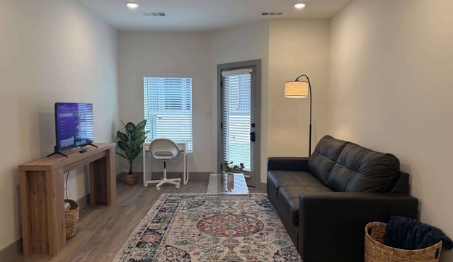 [R17] 1BD/1BA Condo, Brand New, Furnished & Work-Ready!
