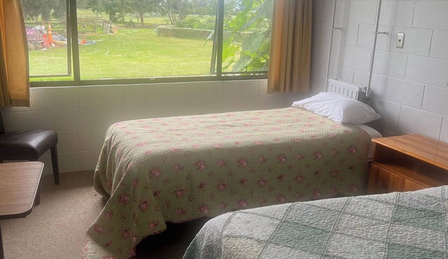 R1Quiet country setting close to Ski Fields, Levels Raceway and Fonterra factory